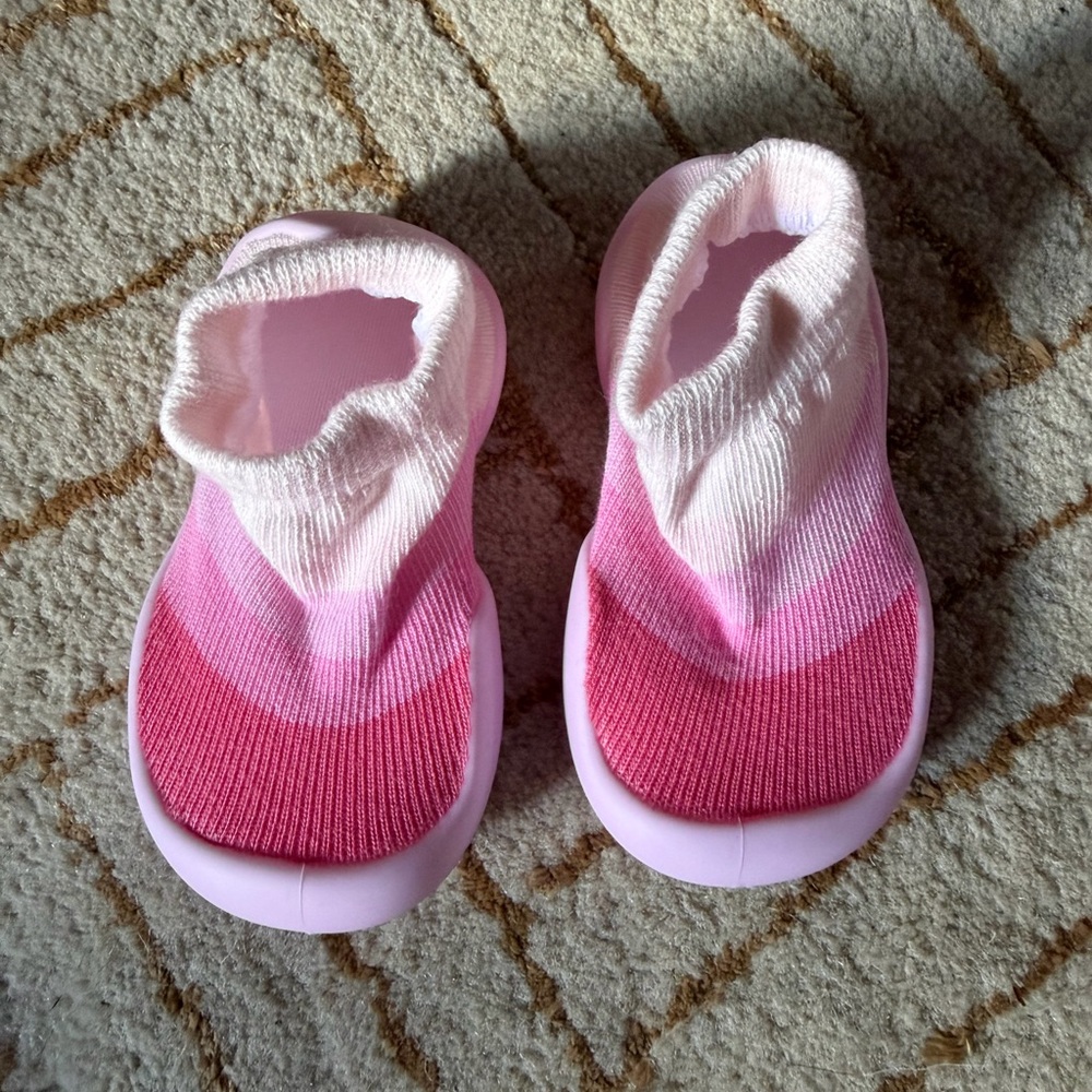 Cozy Pink Gradient Kids Slippers